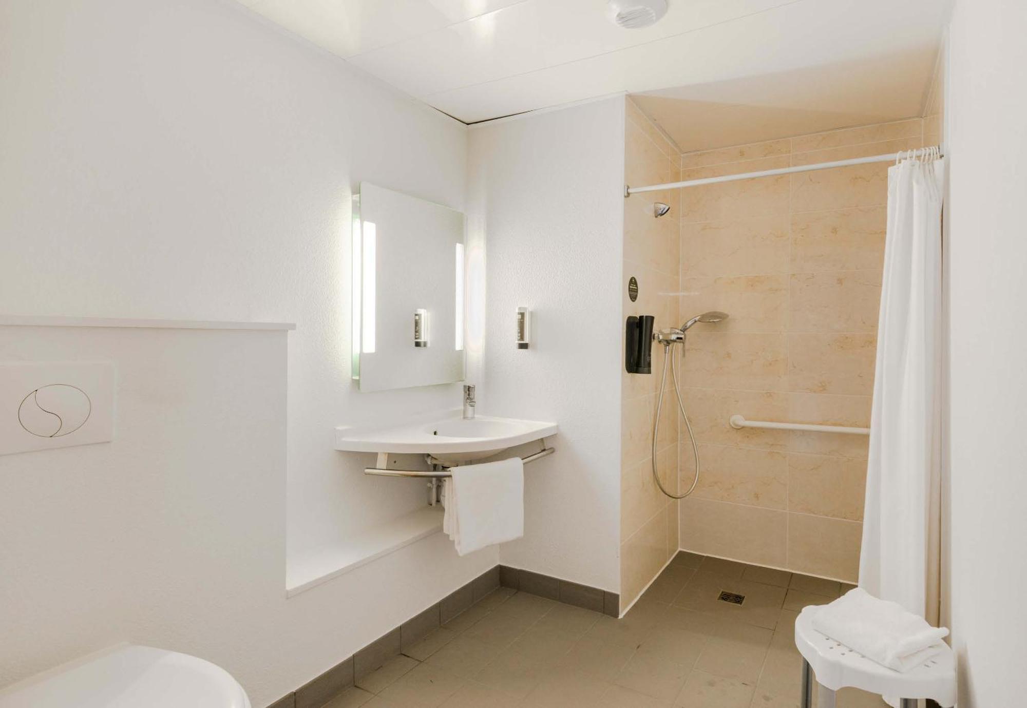 B&B Hotel Nantes Savenay Bagian luar foto